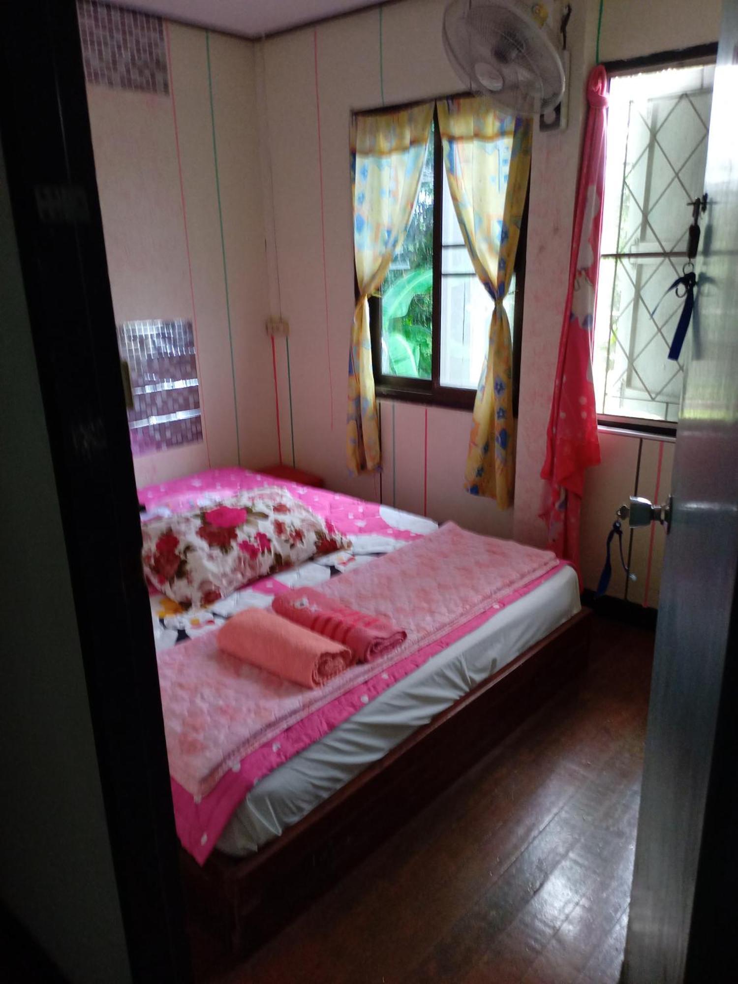Np Guesthouse Trat Exterior photo
